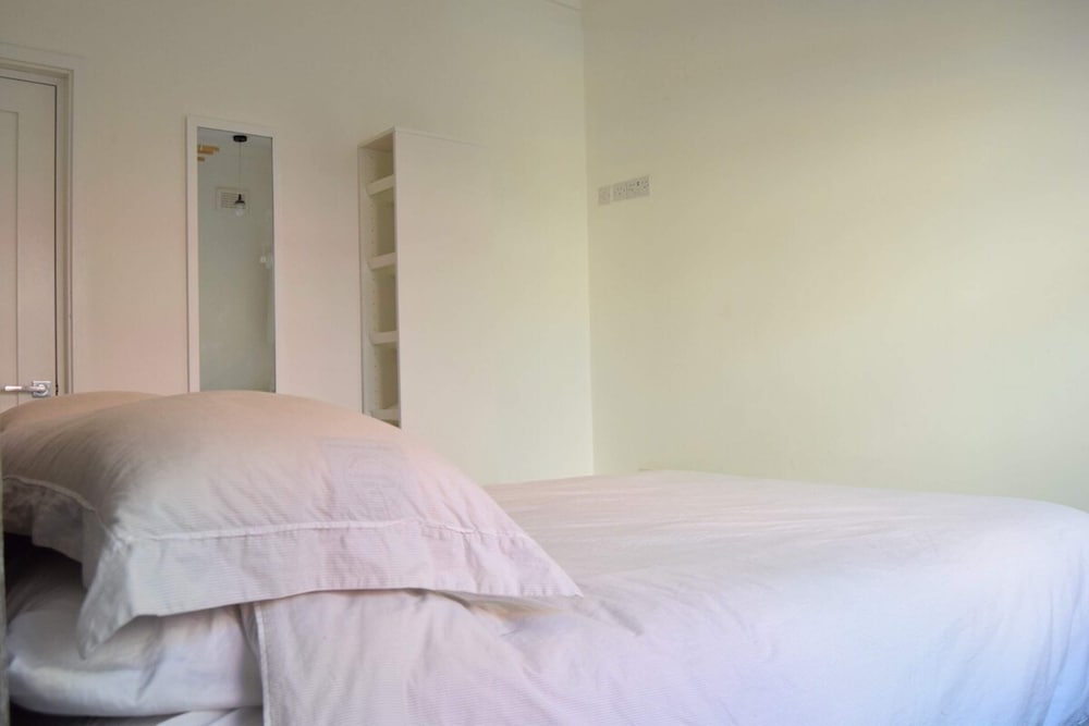 Airy Modern 1 Bed Apartment in Shoreditch