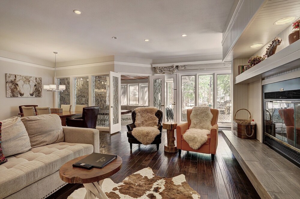 2721 Chateaux DMont by RedAwning
