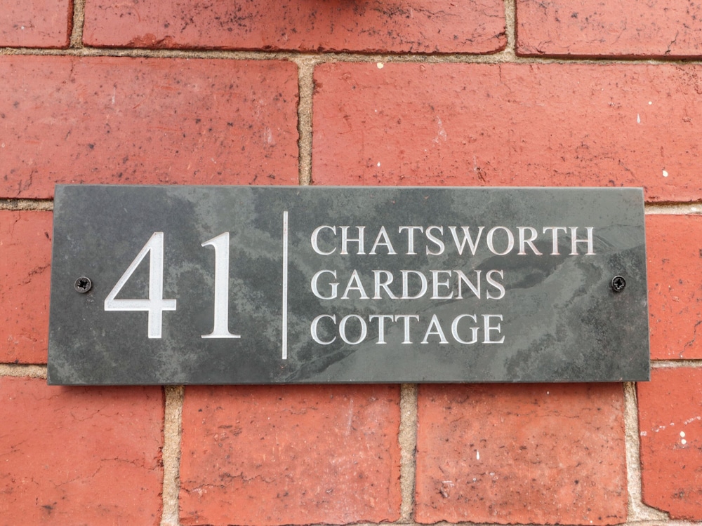 41 Chatsworth Gardens