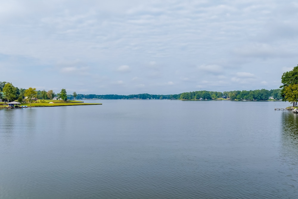 Milledgeville Vacations - Waterfront Sparta Retreat w/ Dock, Deck  Grill - Property Image 3