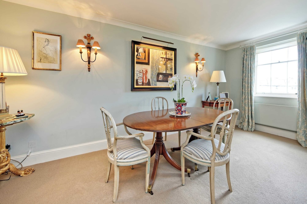 Beautiful & Spacious, 2 Bed in South Kensington