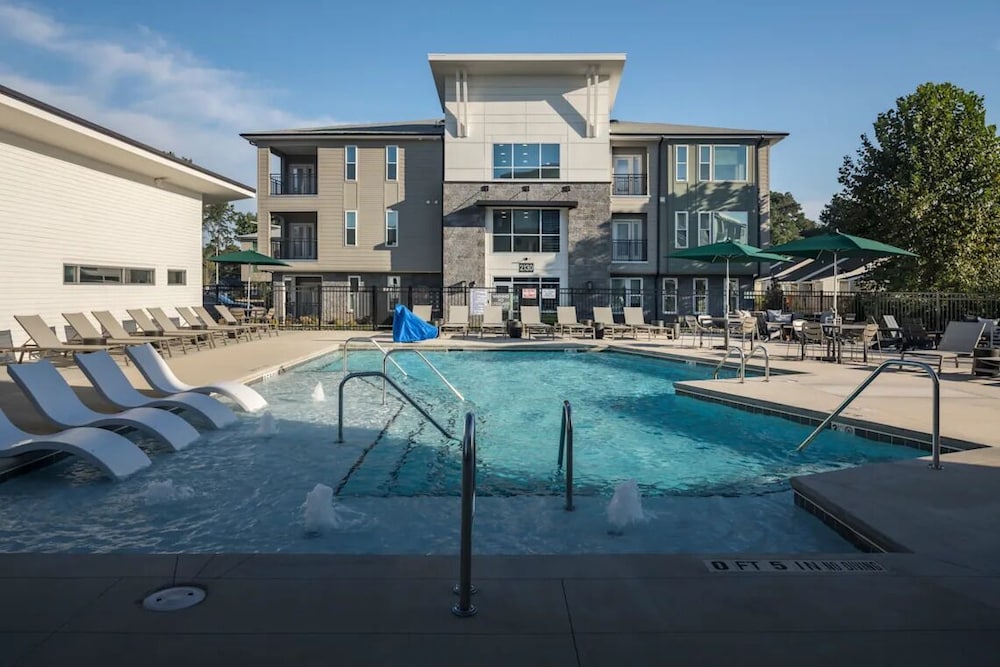 Landing Amazing 1bd, Clubhouse, Gym