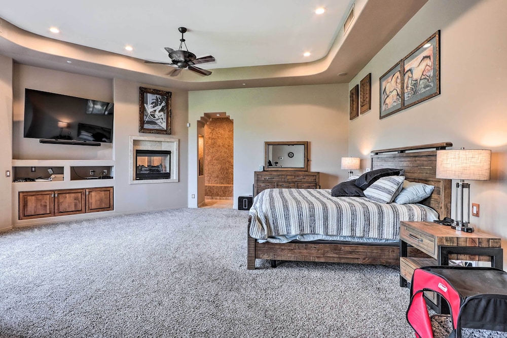 Lavish Estate w/ Sports Court & Home Theater! view 2