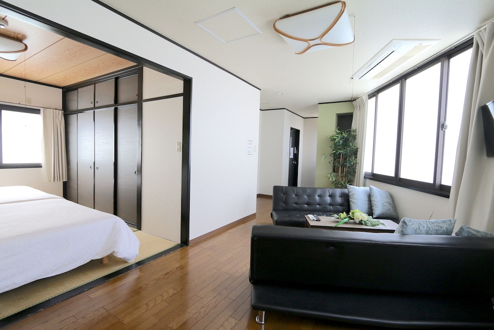 Guest House Liz Nakazaki-cho
