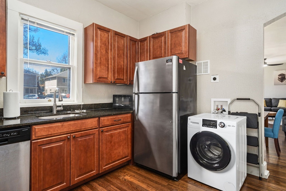 Old Town Retreat w/ Hot Tub Perfect for Groups!