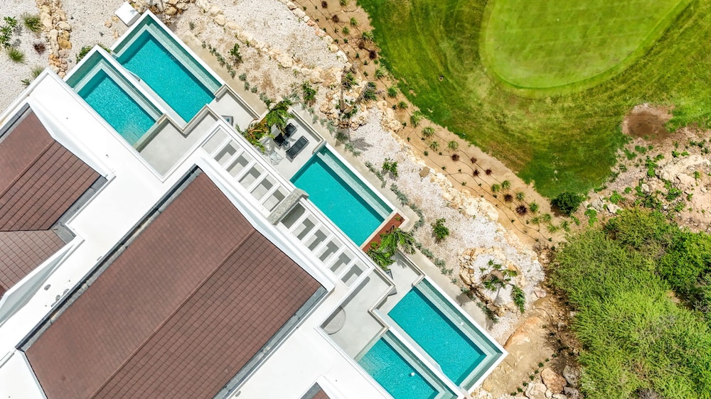 Luxurious Hideaway at The Cape Blue Bay