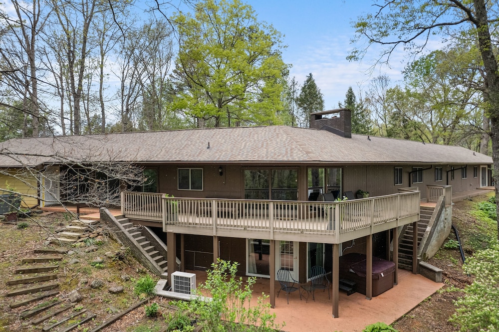 Cosby Mountain Lodge 4 Bedroom Home