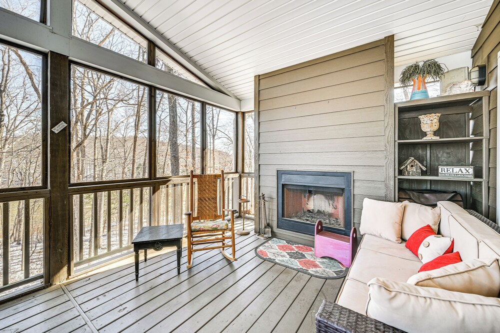 Nolin Lake Gem: Waterfront Retreat w/ Balcony!