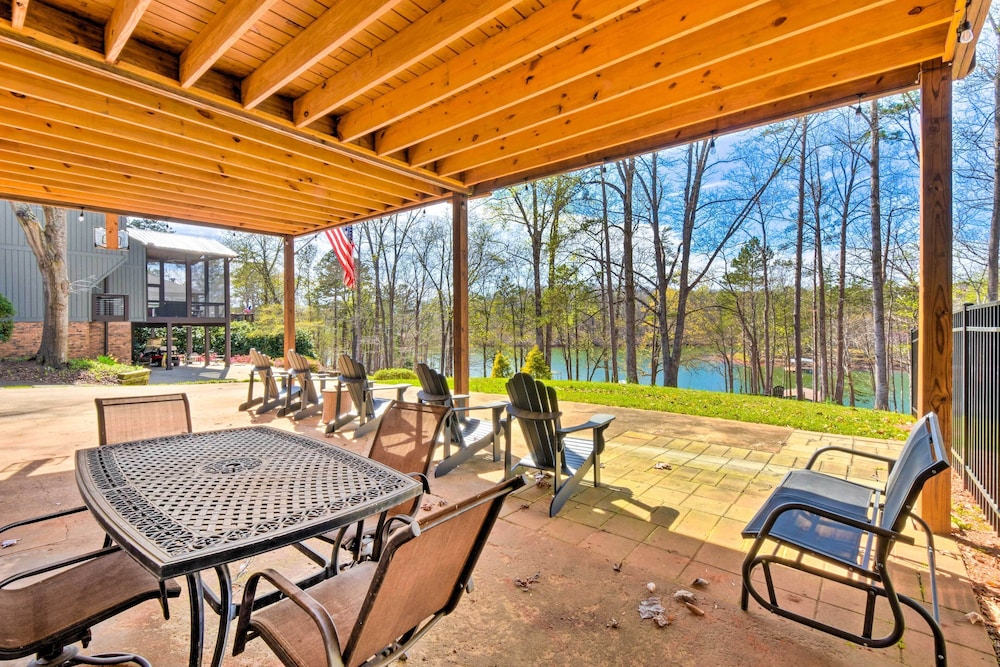 Townville Lake House w/ Private Dock, Kayaks! view 4