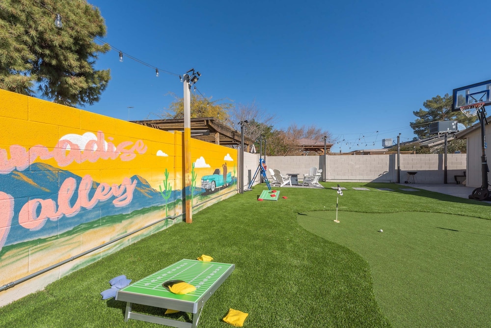 Phoenix 4 BDR Home With Outdoor Entertainment