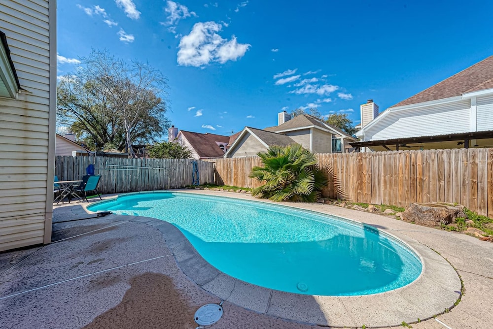 Beat the Heat in Katy Tx - Arcade Room Pool