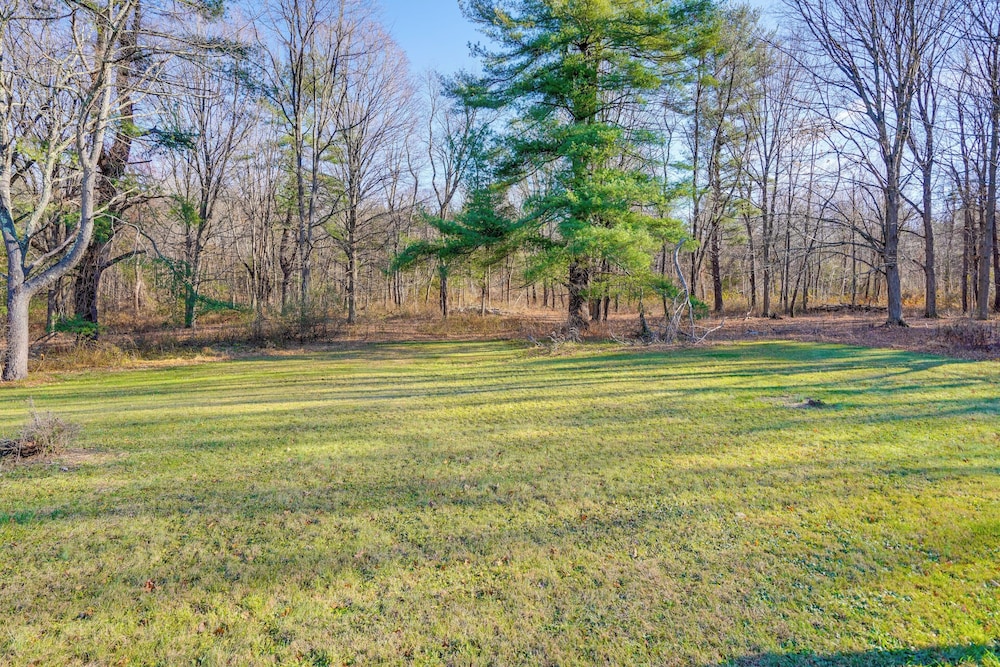 Quiet Country Living: Farmhouse Apt Near Hudson!