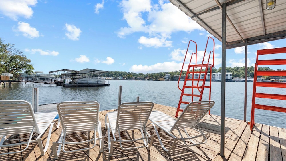 Lake Home Oasis - Sleeps 18