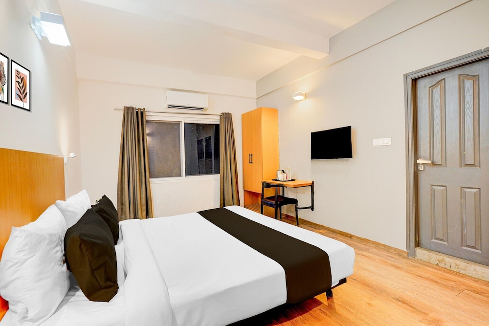 Spacious Comfort Stays Near Aerospace Museum