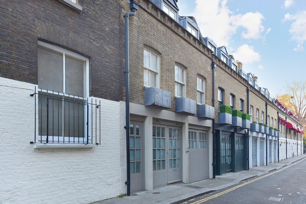 Large South Kensington Mews 2 Bed 2 5 Bath House