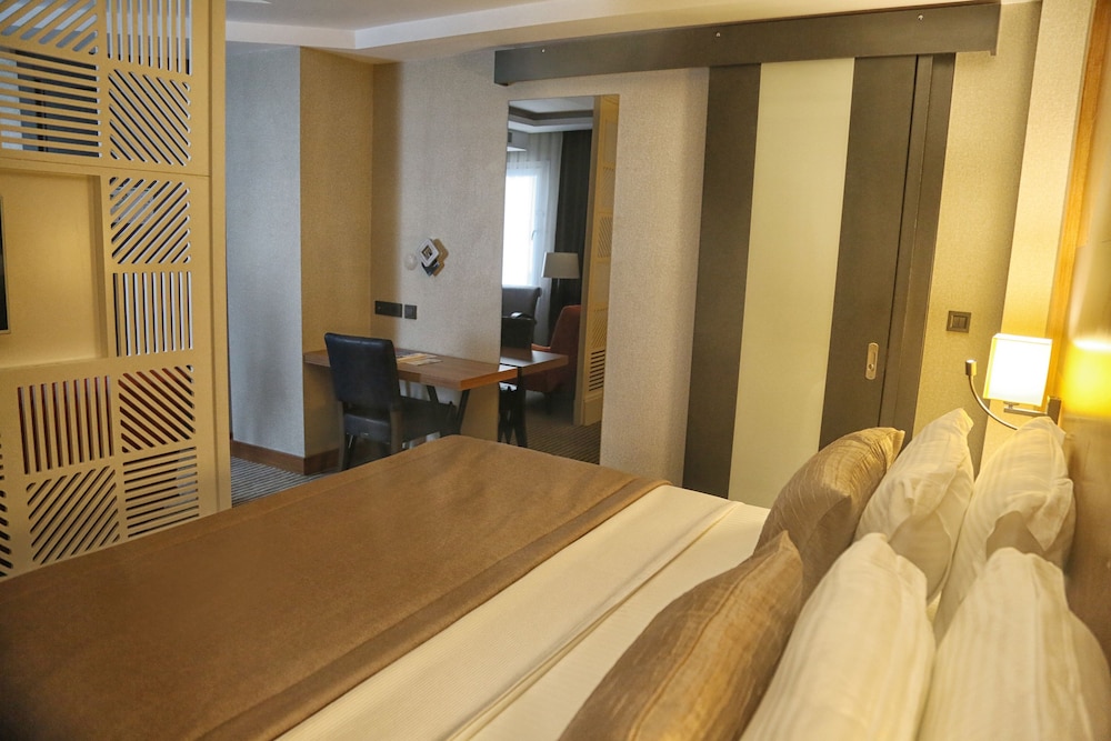 Ramada by Wyndham Mersin - Image 71