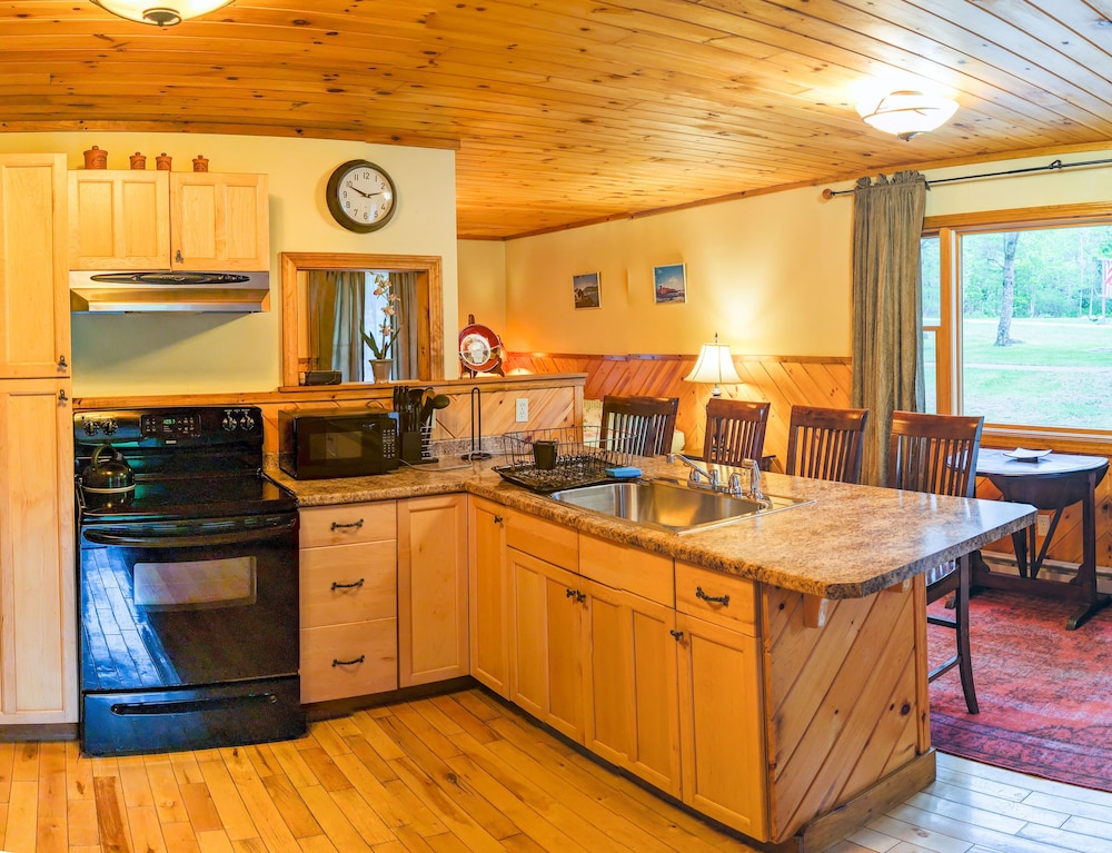 Hinckleys Dreamwood Cottages