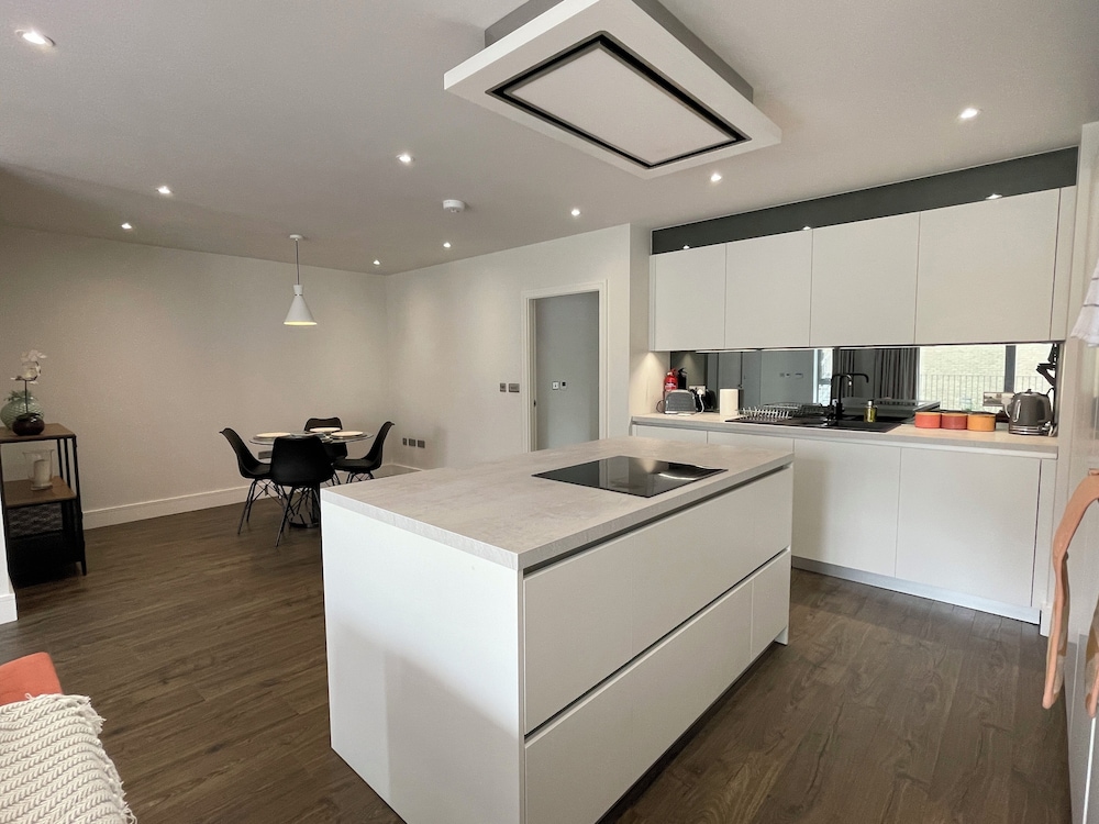Elegant 2 Bedroom Apartment