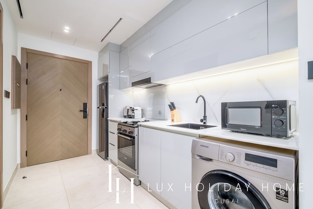 LUX The Modern Binghatti Canal Suite 2