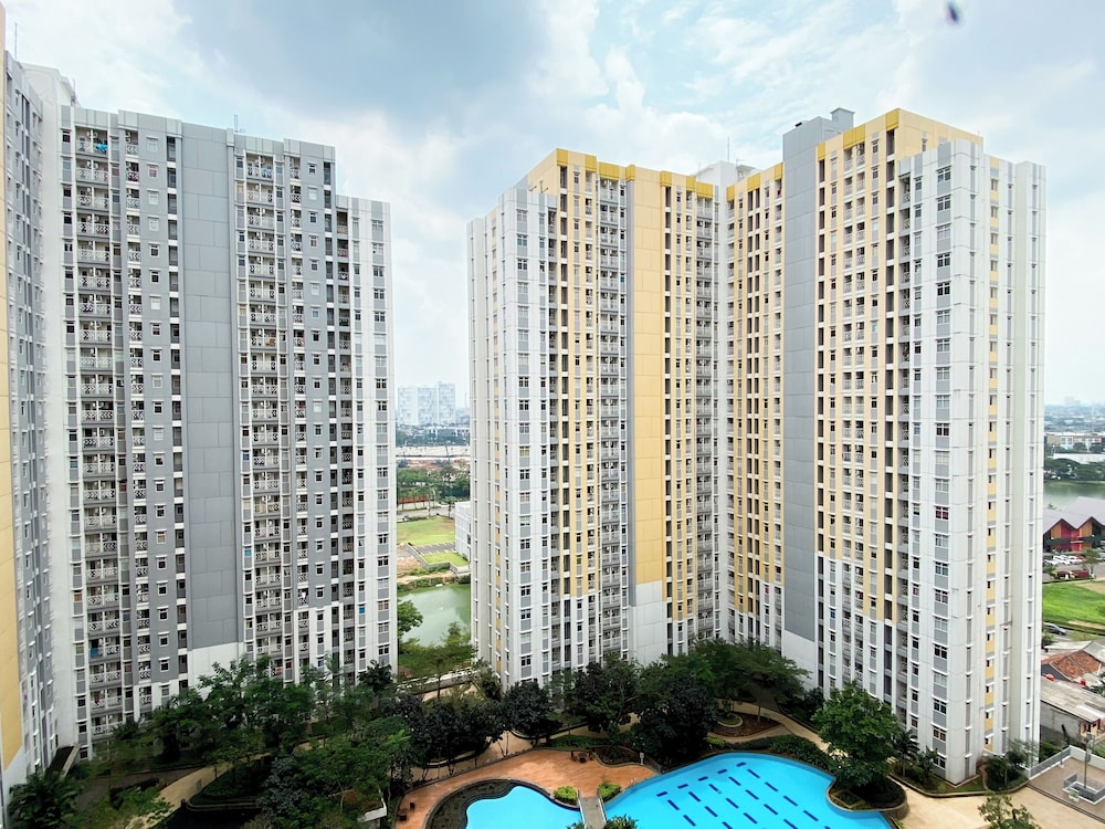 Comfy Studio at Springlake Summarecon Bekasi Apartment