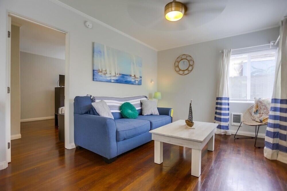 Manhattan Shores 1C