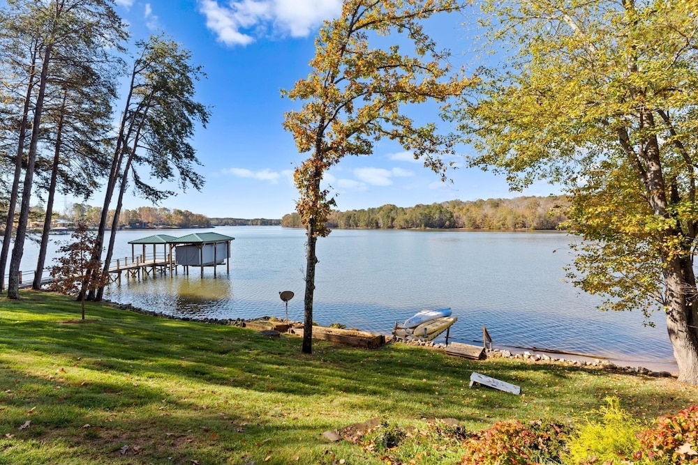 Sunset Pointe by Avantstay Waterfront Beach Fire Pit Sleeps 14 5bdr 4BA