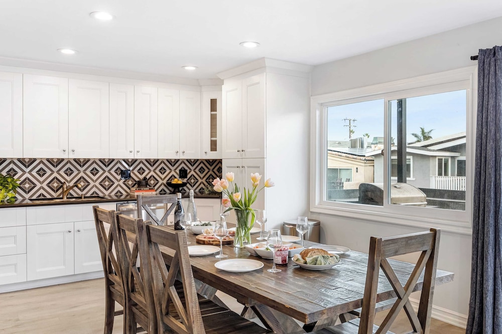 Sleeps 18 Steps to the Beach, Shops & Eateries Ocean Views, Patio, Fire Pit