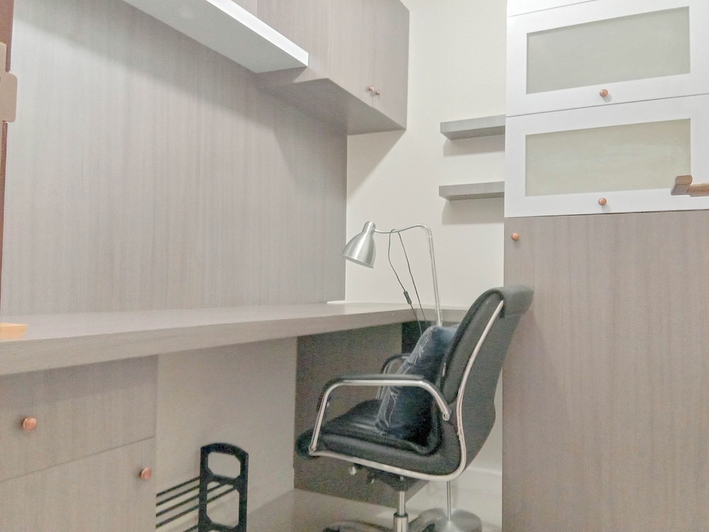 Spacious 1Br With Working Room At Vida View Makassar Aparment
