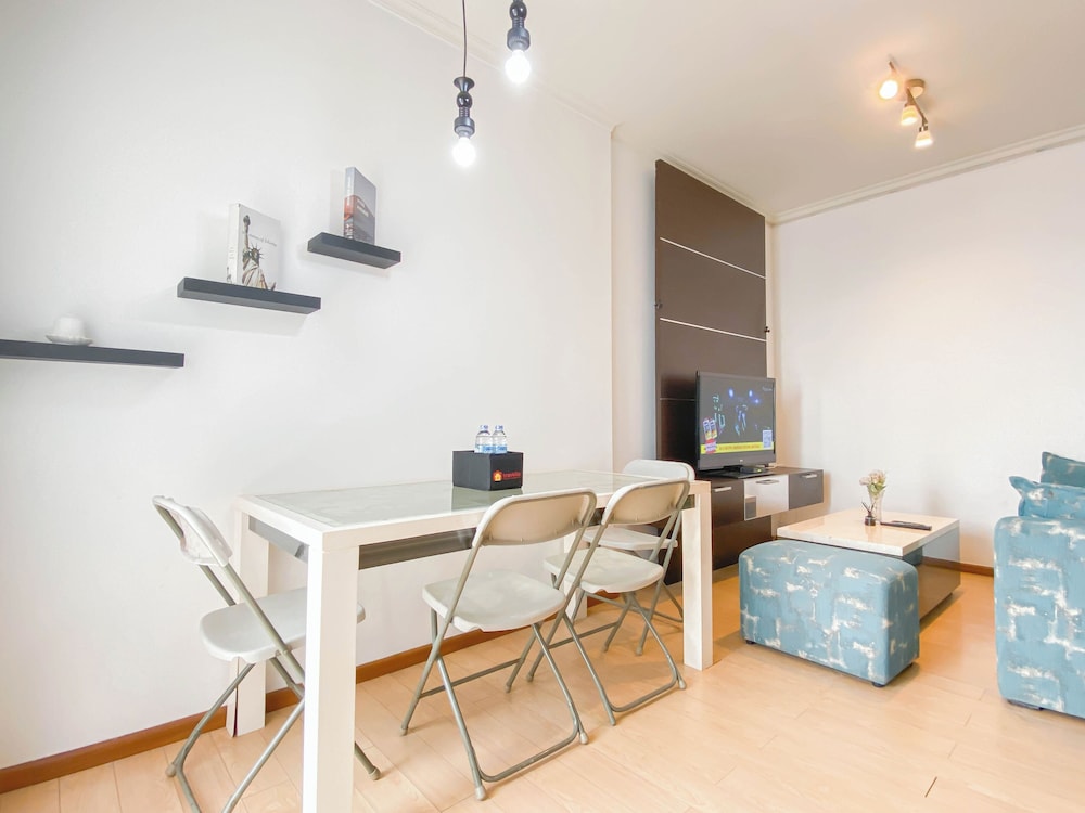Spacious And Cozy 2Br With Extra Room At Marina Ancol Apartment