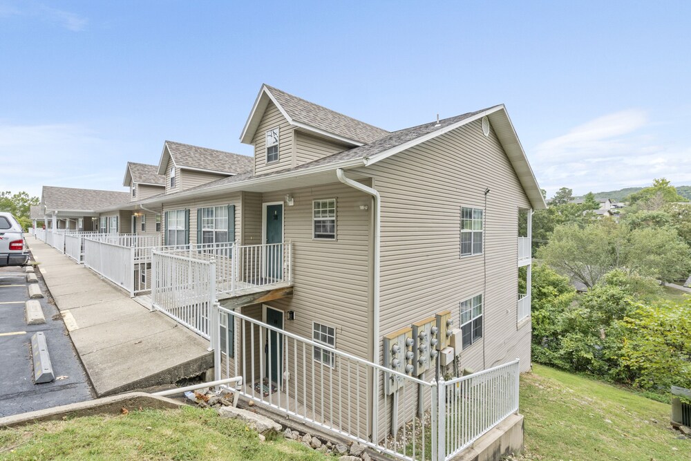 The Branson Condo at Fall Creek - Overlooking the Rolling Hills