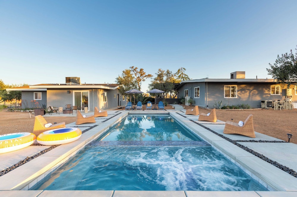 Sleeps 16 Two Beautiful Homes w/ Private Pool Sunset Grove