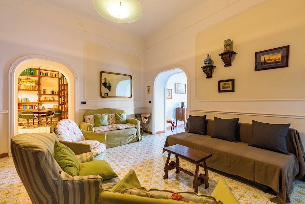 Villa Paola - Hidden Panoramic Garden and Terraces by Napoliapartments