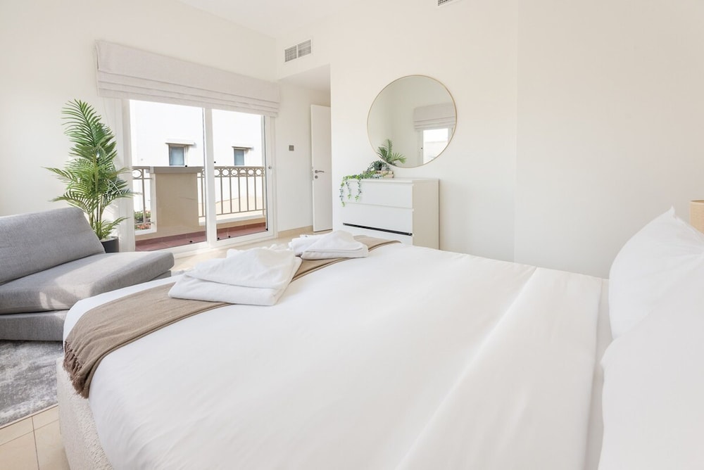 Luxurious Spacious 3-bedroom Villa With Private Pool at Springs 10