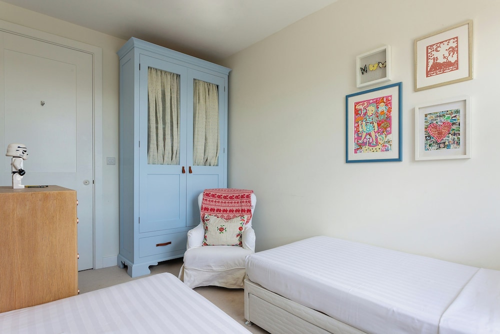 Oakington Road by Onefinestay