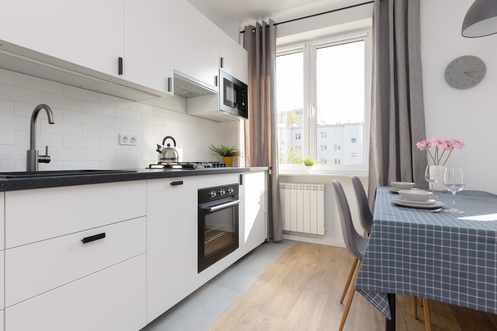 Sunny Studio Ochota by Renters view 3
