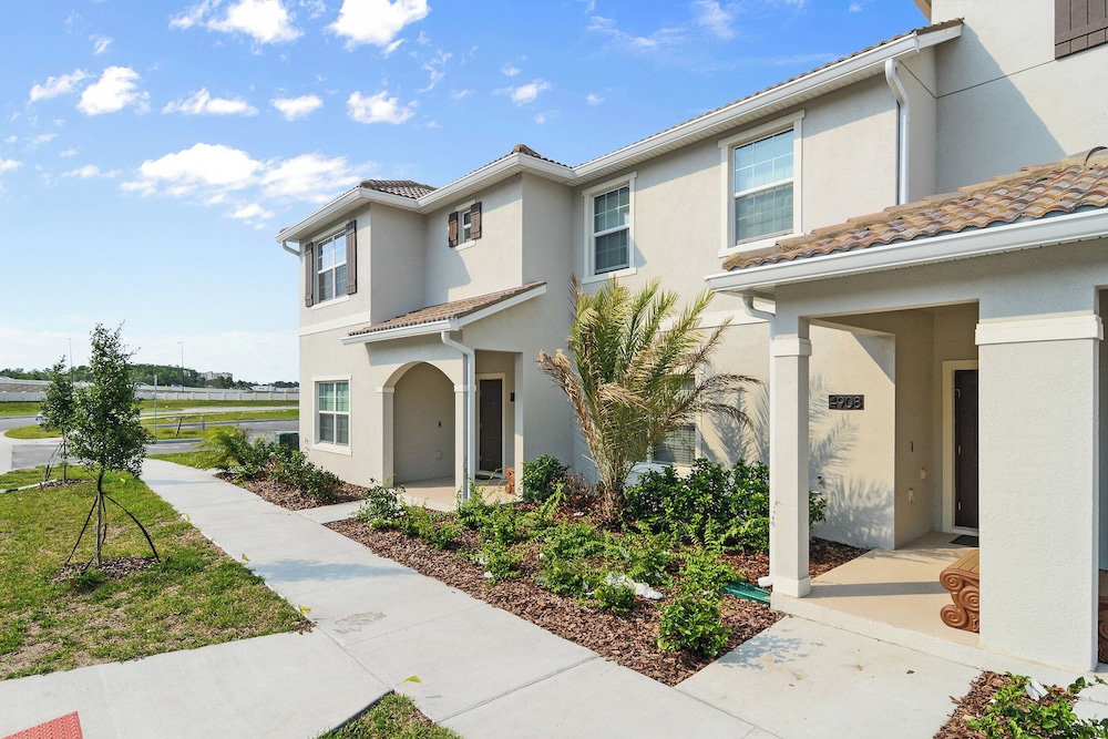 Four Bedroom Family Friendly w Screened Pool 4908 - Image 1