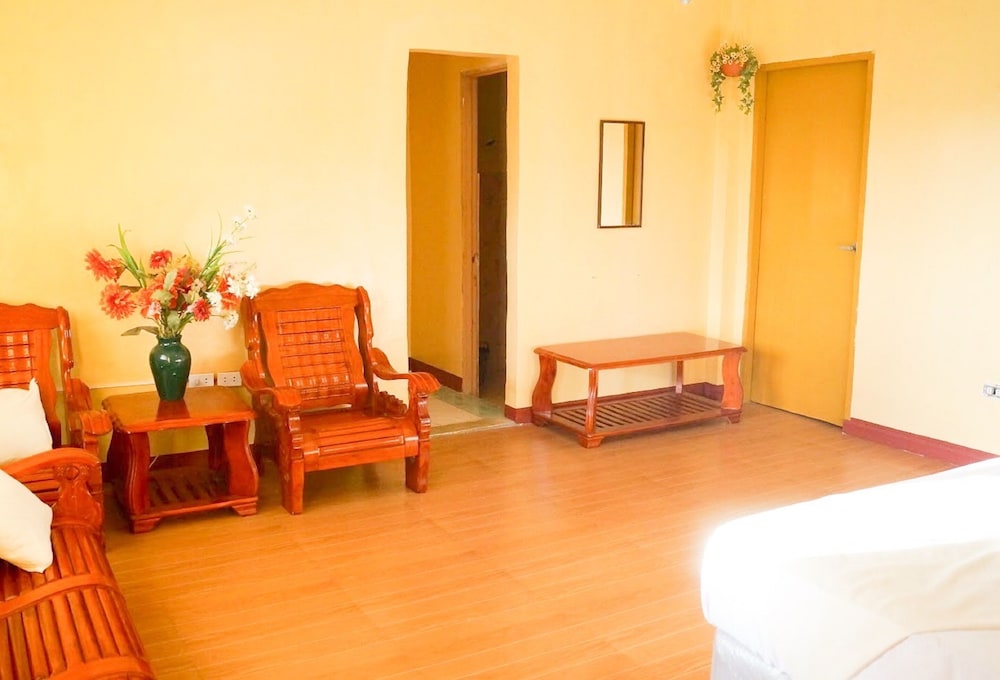 Hana-Natsu Resorts Pool & Hotel