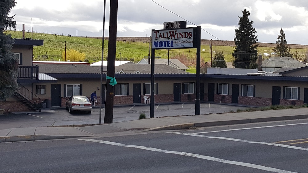 Tall Winds Motel