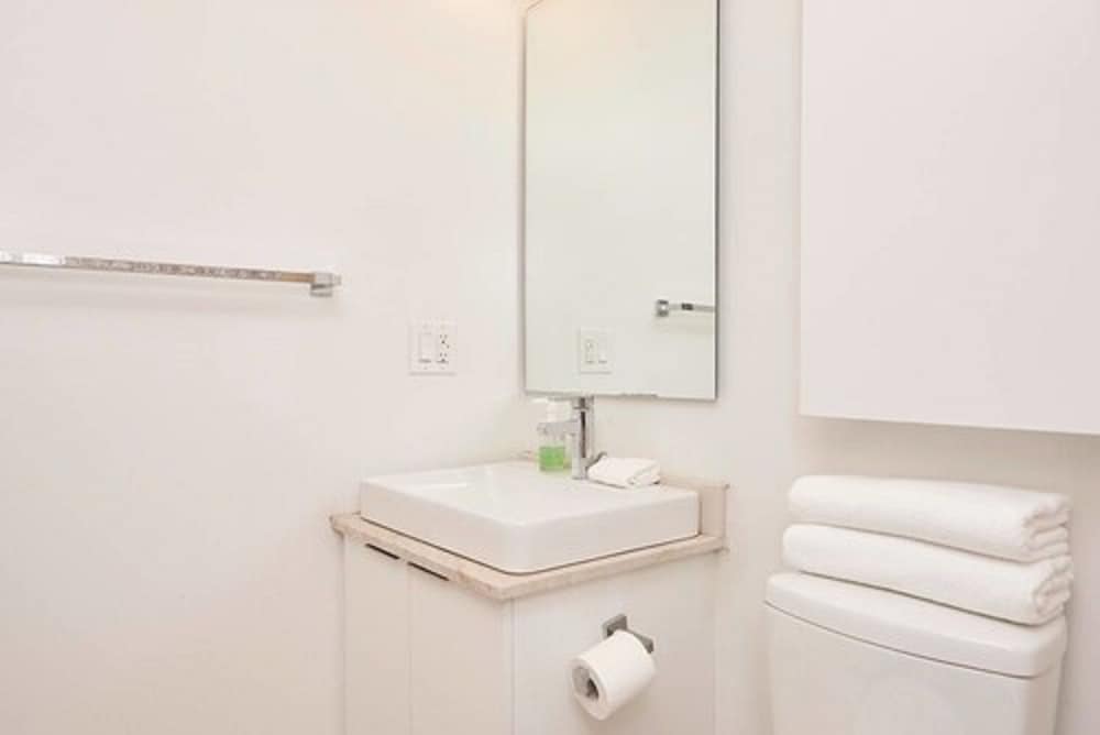 Lavish Suites - Luxury One Bedroom Condo