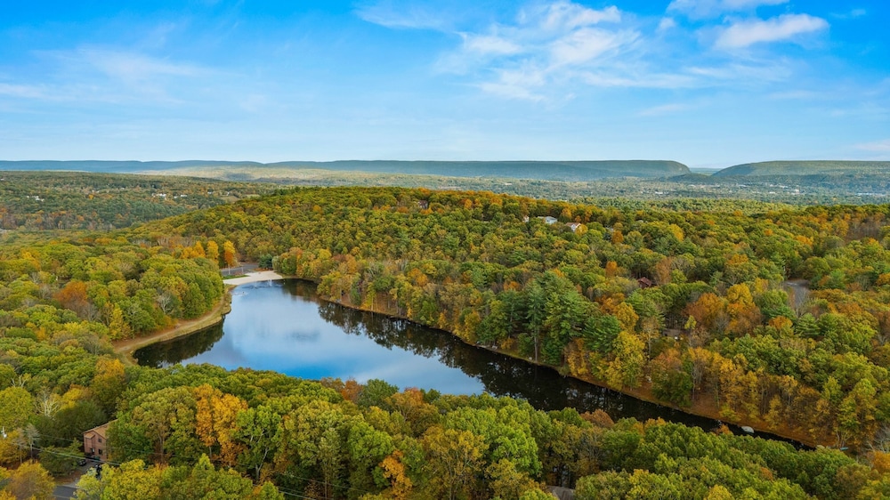 Somerset Lodge by Avantstay Hot Tub Lake Access Community Amenities