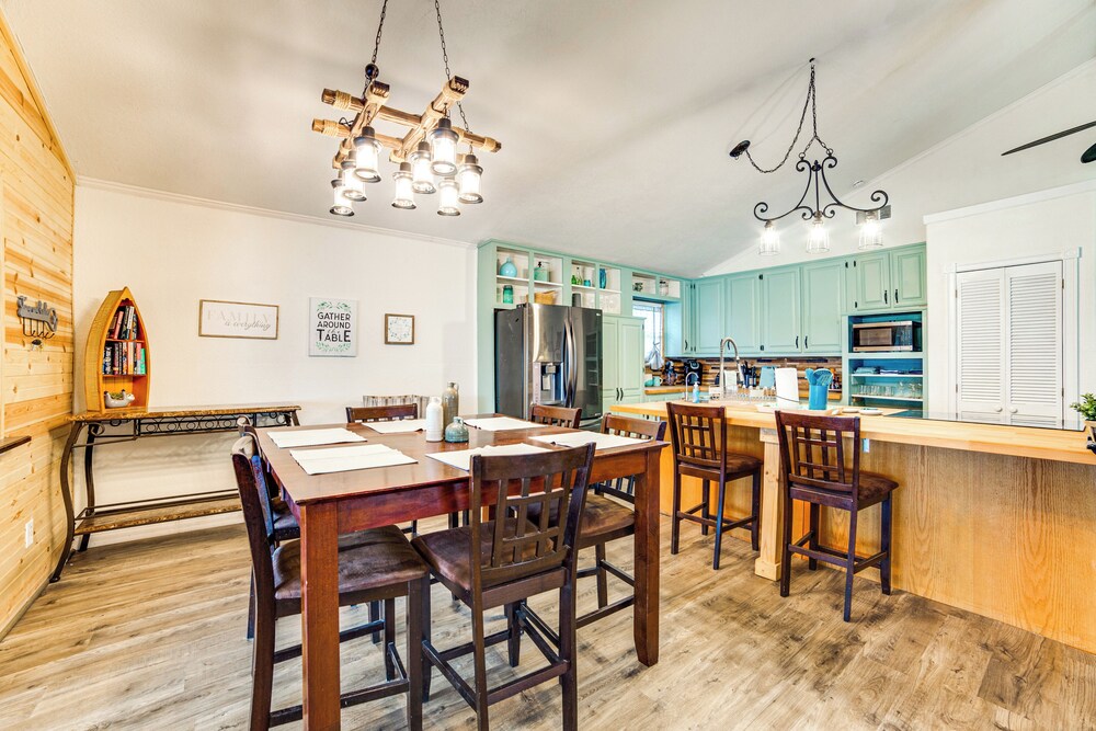Waterfront Lake Tawakoni Home w/ Yard & Fire Pit