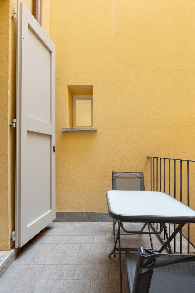 Caldarese Apartment With Balcony by Wonderful Italy