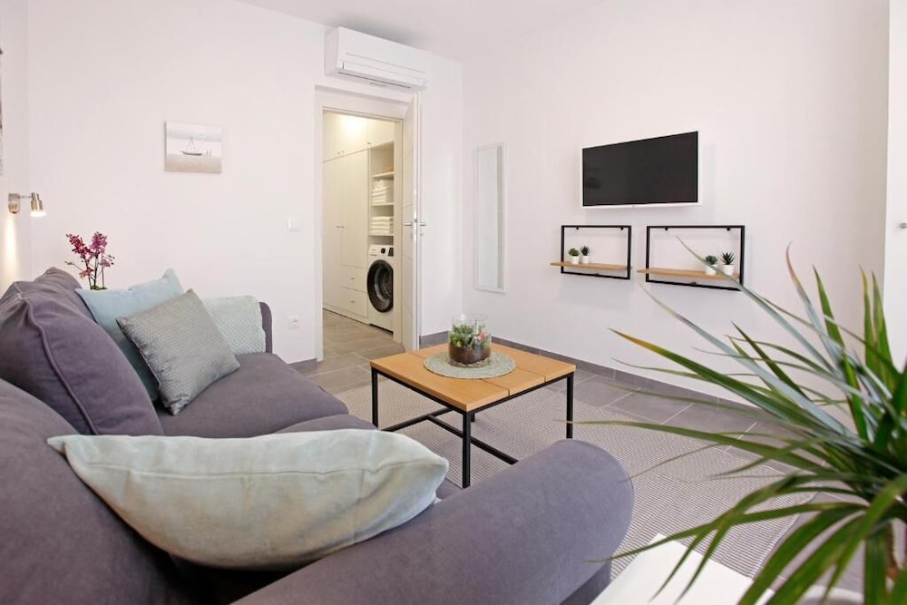 Santa Cruz Apartments