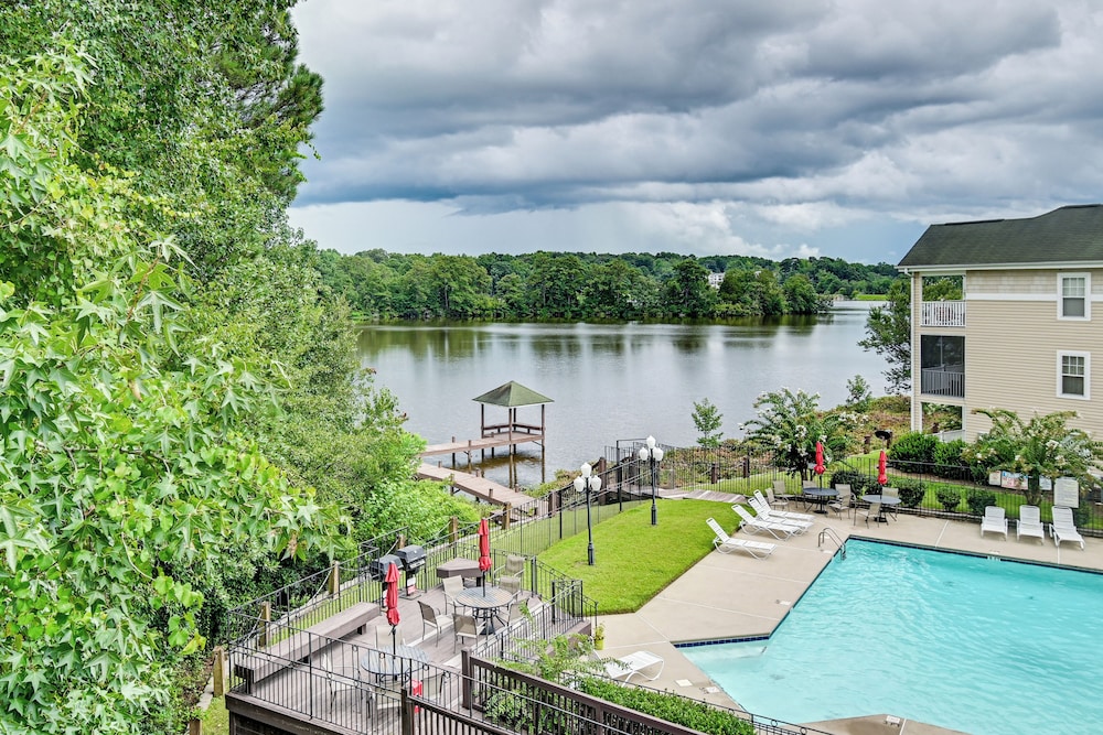 Lake & Pool Access, Home Gym: Fayetteville Condo!