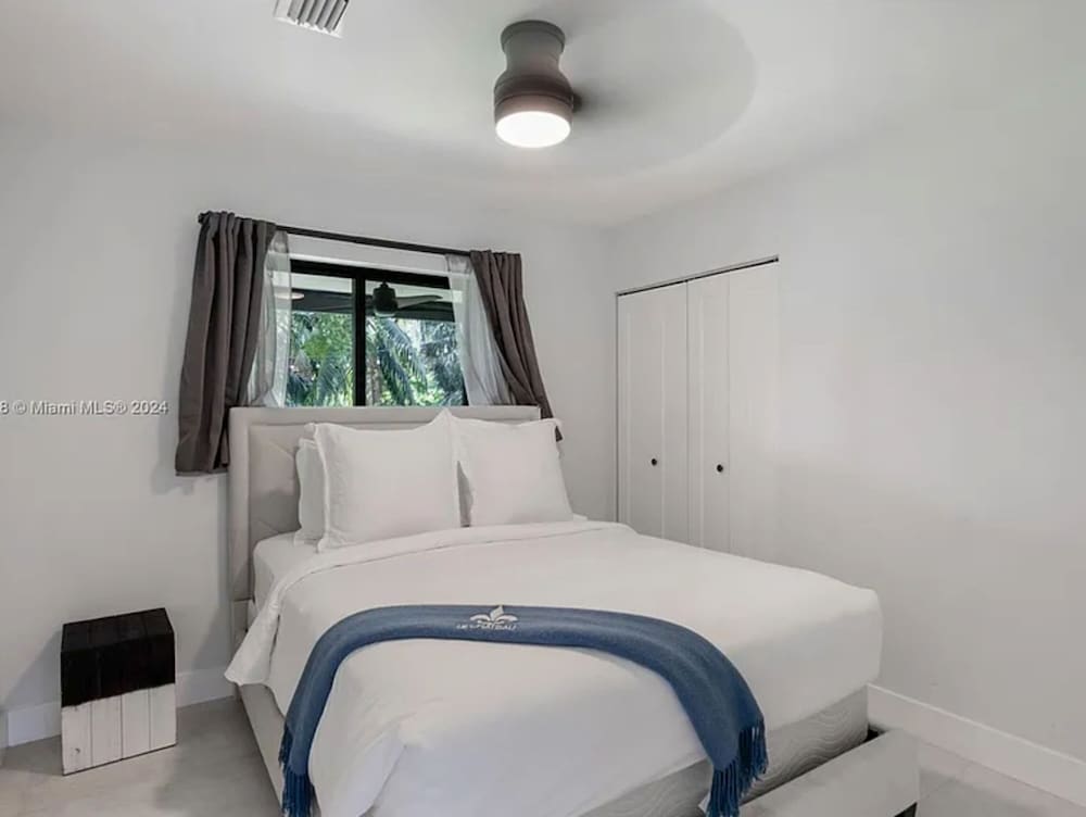Stylish 4BR 2BA Home w Spacious Backyard in Vibrant Wilton Manors