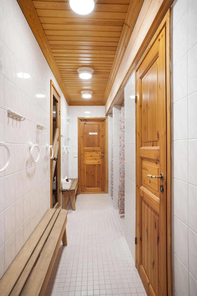 Cozy 3BR Riverside House with Sauna
