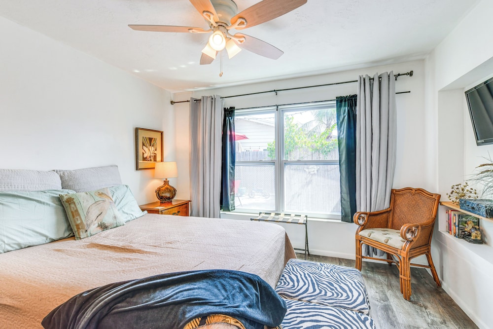 Backyard Hangouts: Bradenton Home Near Dining!