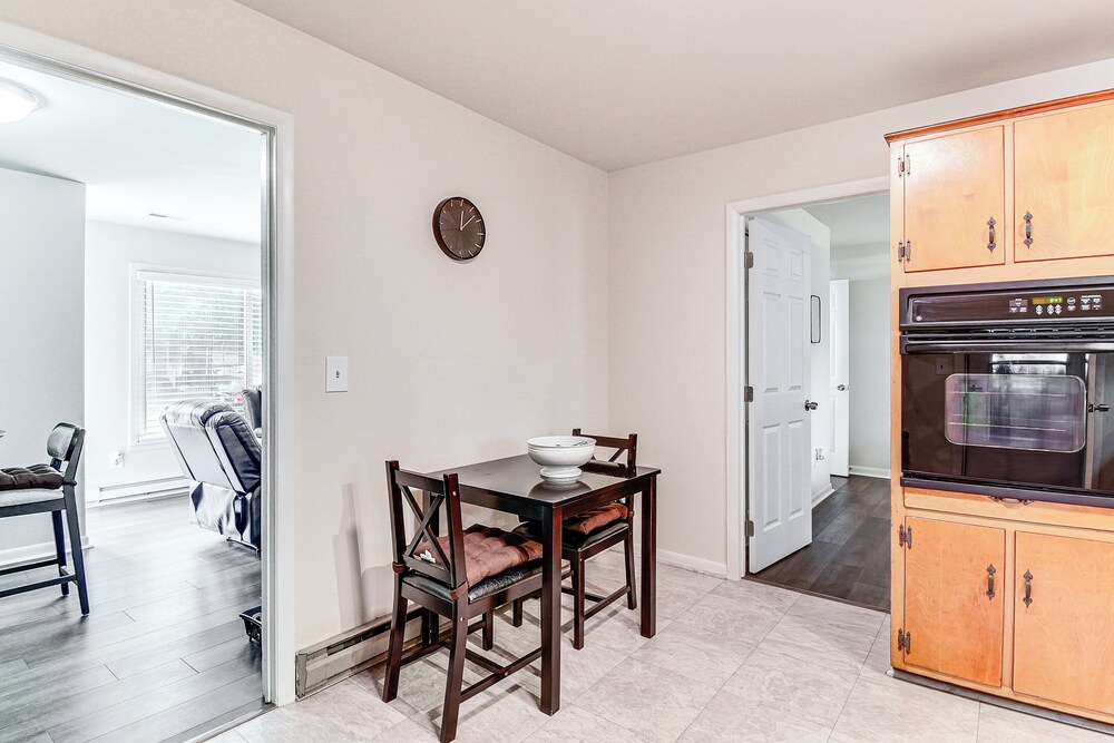 3 Mi to Huntington Beach: Hampton Family Home!