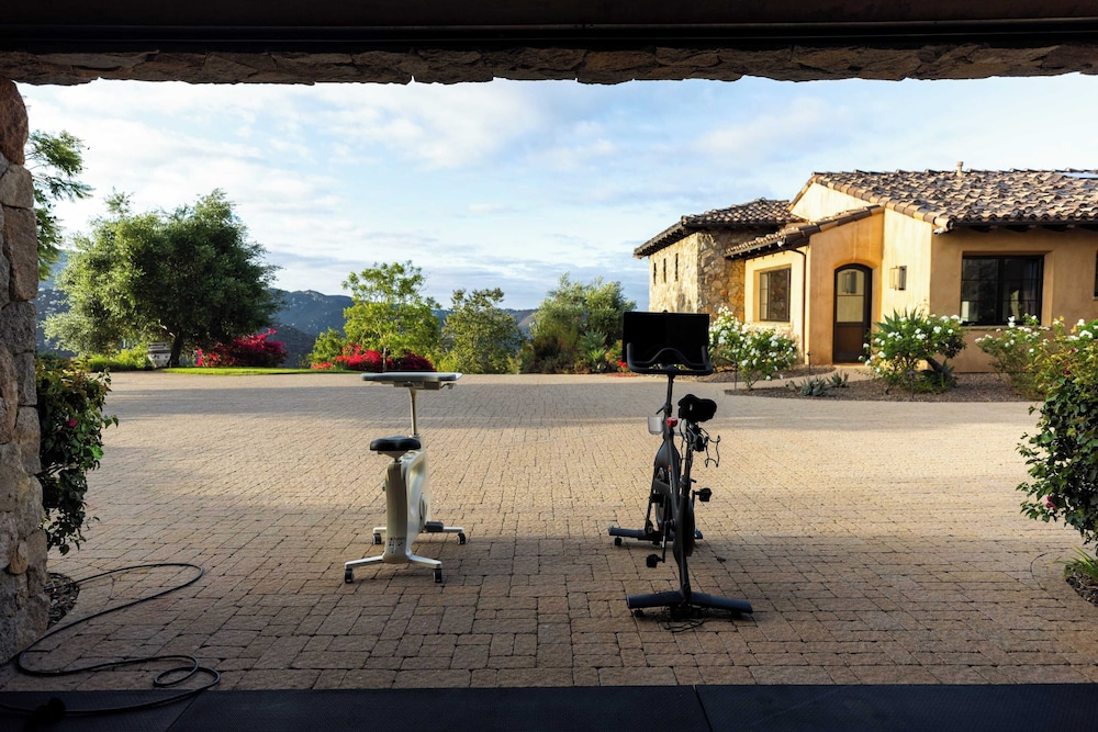 Infinity Pool, Theater, Pickleball + 360 Views Near Lake Poway Sunset Point Estate by Avantstay