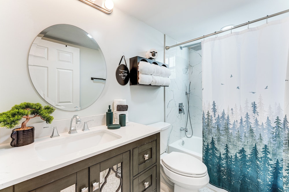 Florida Fun! Family Condo w/ Pool, 8 Mi to WDW